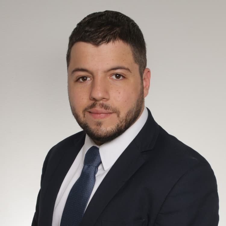 Dylan Chicano, Avocat