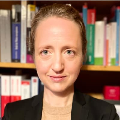 Polina Kouraleva-Cazals, Professeur des universités